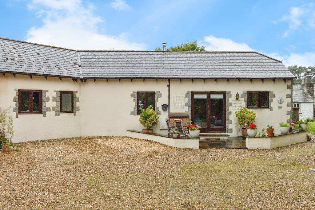 Property photo 2 of 17 Photo