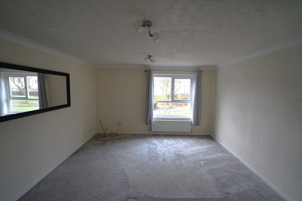Property photo 2 of 8 Lounge