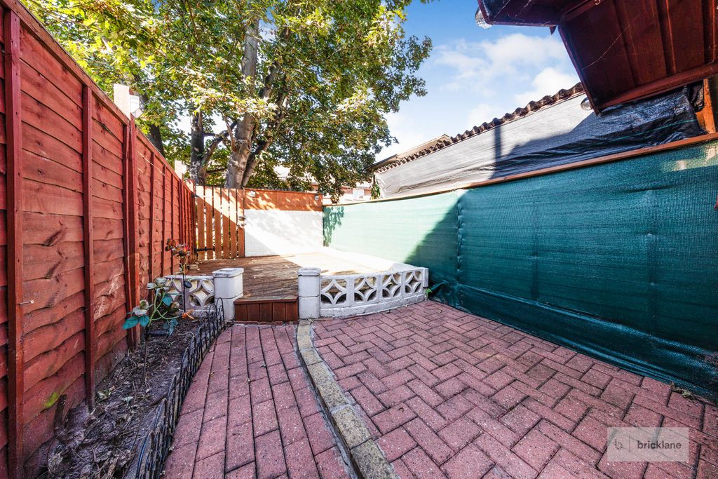 Property photo 3 of 15 Photo 2