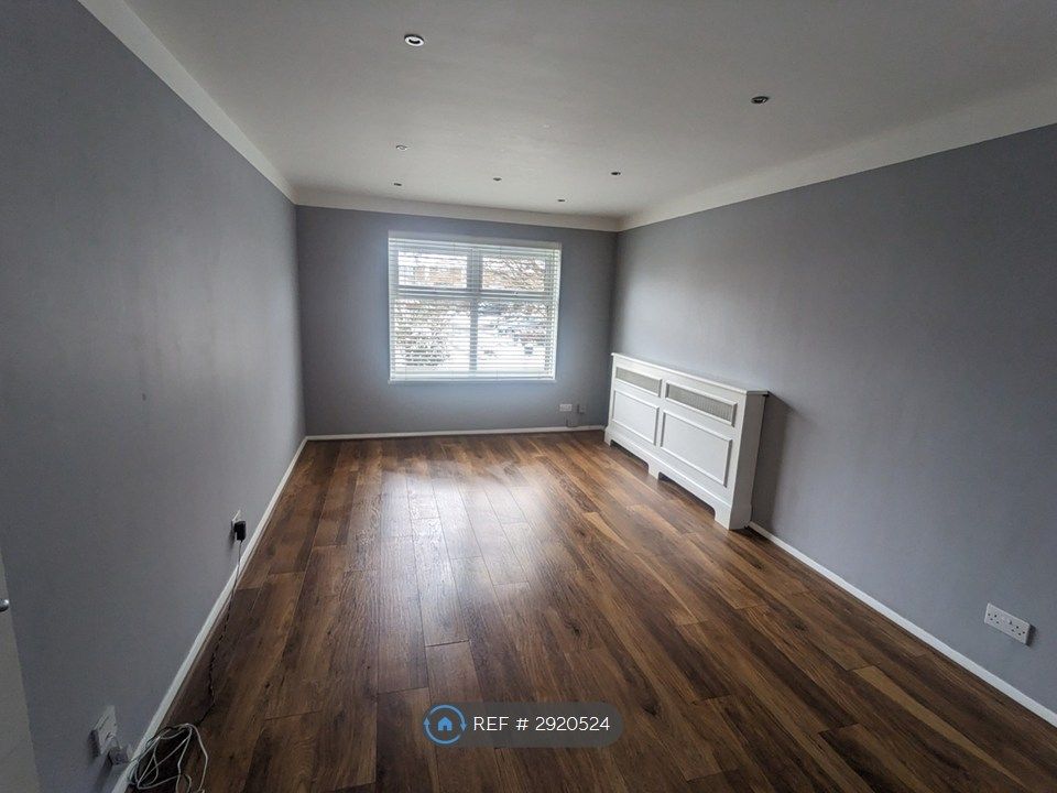 Property photo 2 of 8 Lounge