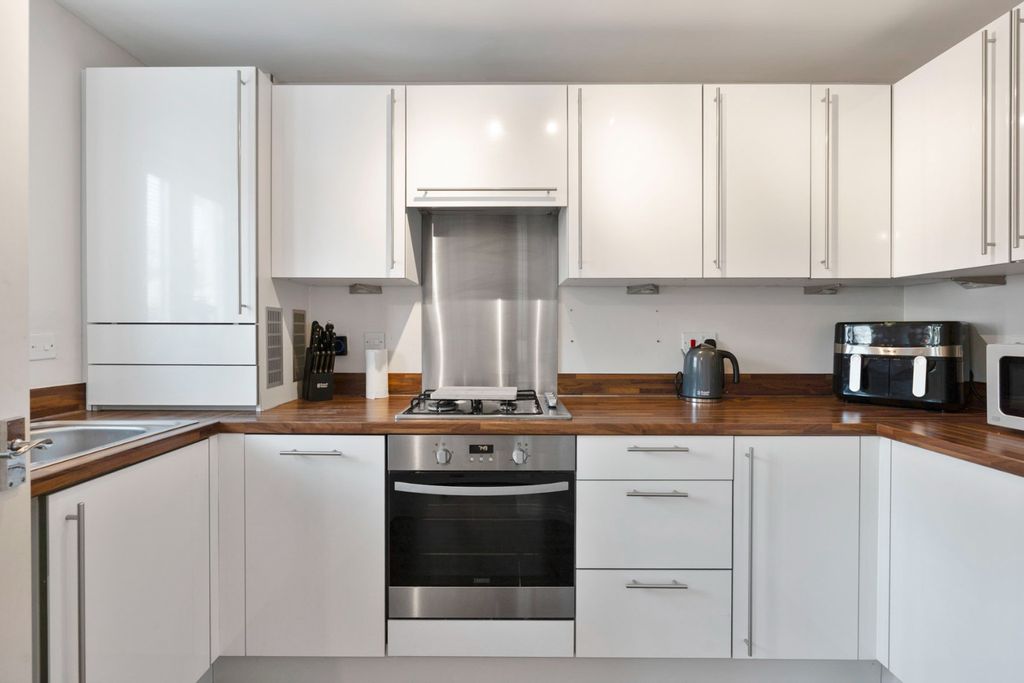Property photo 2 of 15 5169651