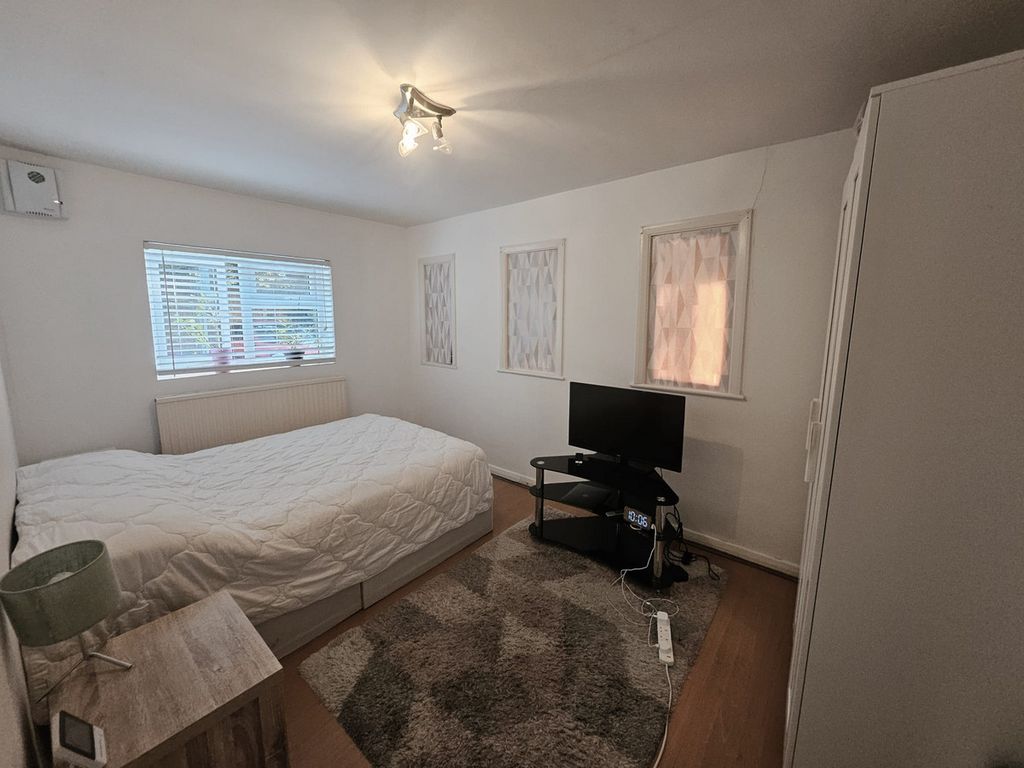 Property photo 2 of 4