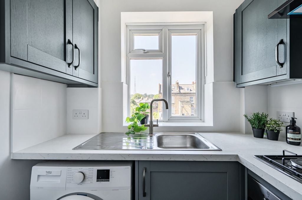 Property photo 3 of 8 1494867-7-6A58B58...