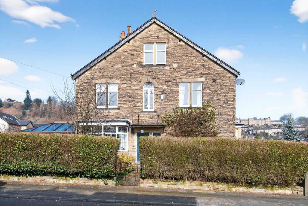 Property photo 2 of 32