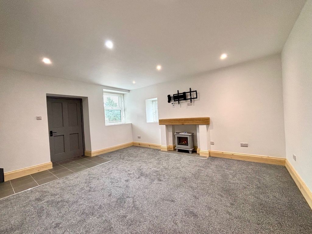 Property photo 3 of 10 Sitting Room