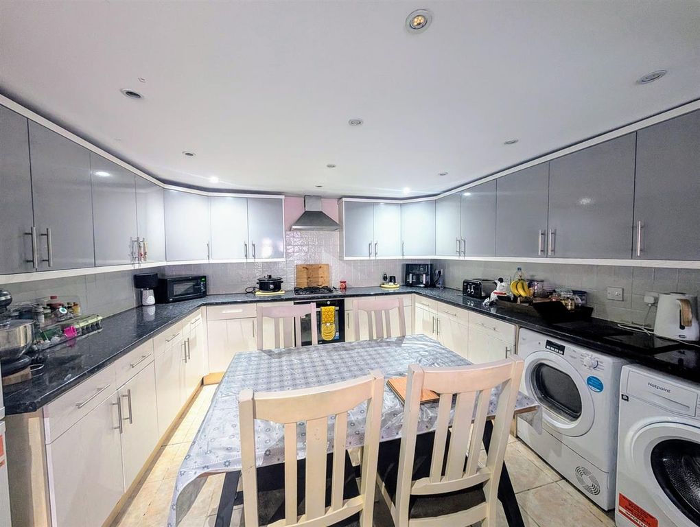 Property photo 2 of 7 Whatsapp Image 2025-07-01 At 12.20.39_28Aafb2A.Jpg