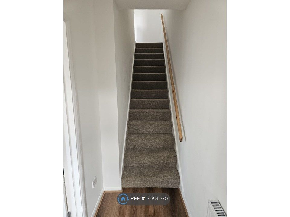 Property photo 2 of 27 Stairs