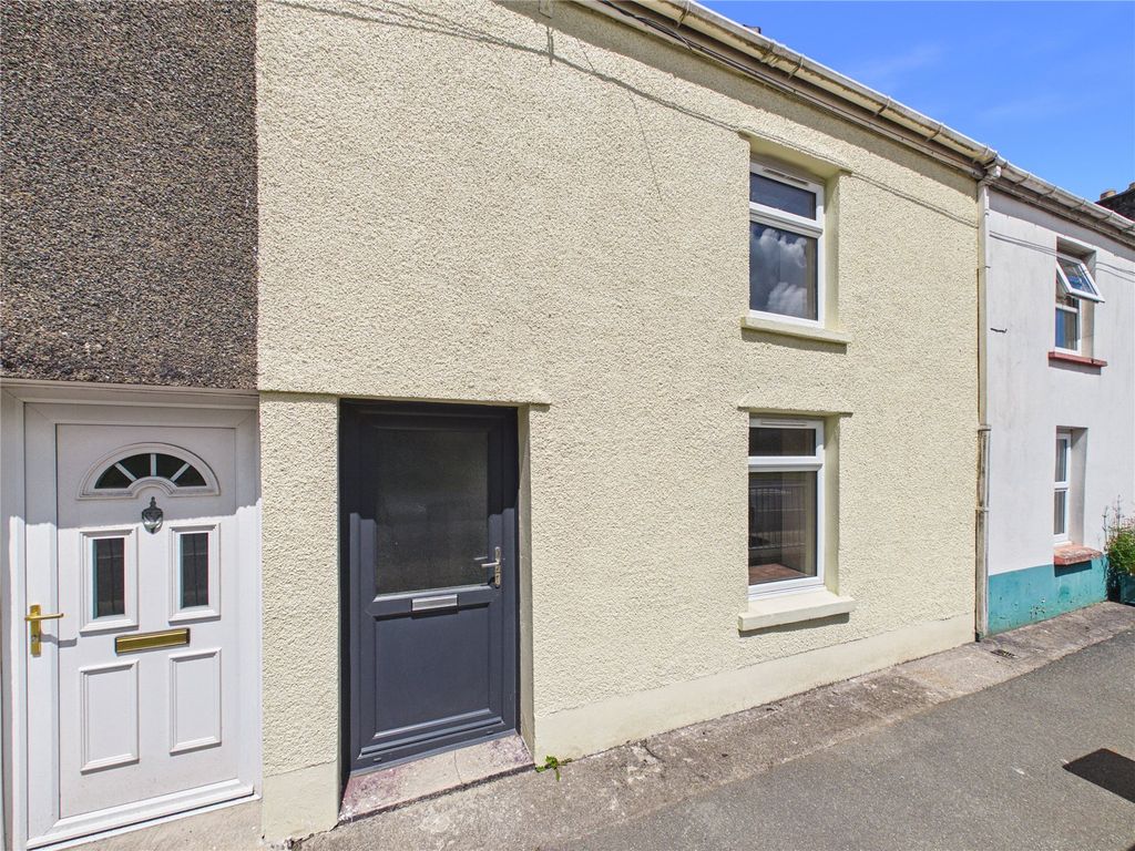 Property photo 1 of 18 Front
