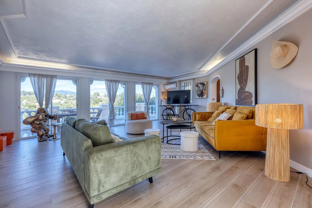 Property photo 3 of 62