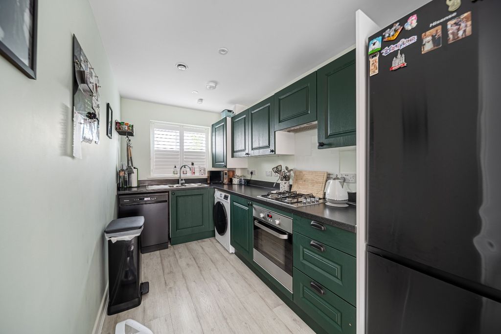 Property photo 2 of 17 5250812