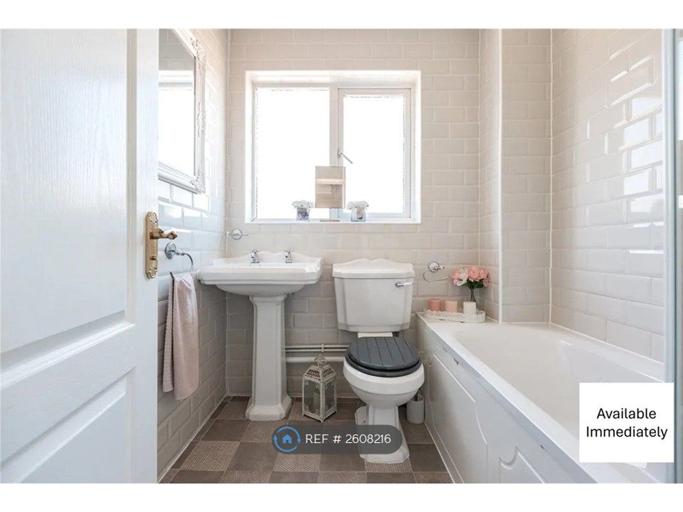 Property photo 2 of 15 Bathroom