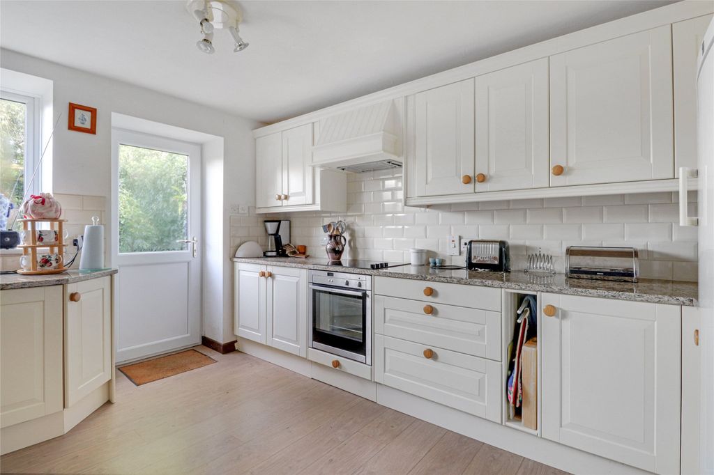 Property photo 3 of 16 3 - Picture No. 05