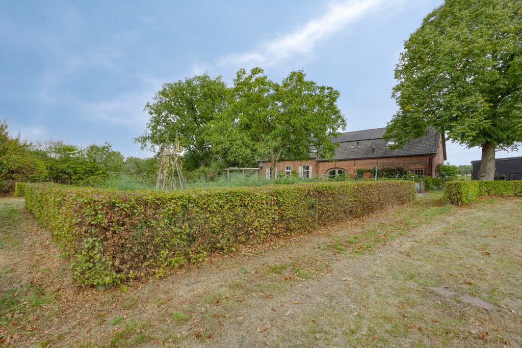 Property photo 2 of 74