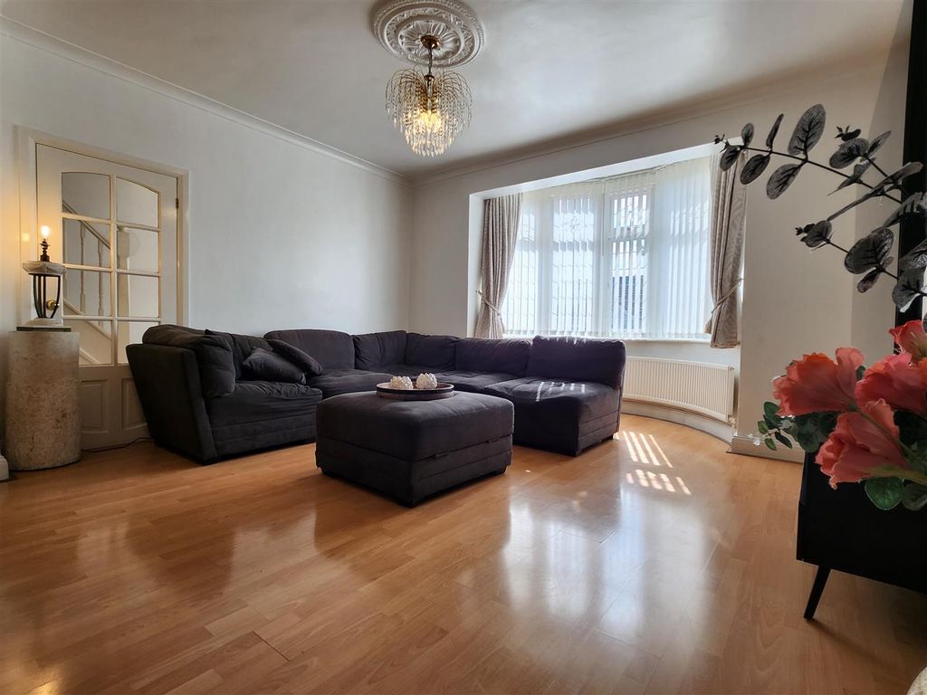 Property photo 2 of 19 R.Jpg
