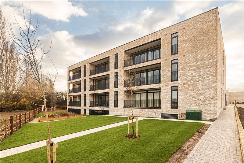 Property photo 1 of 8 Raeburn House