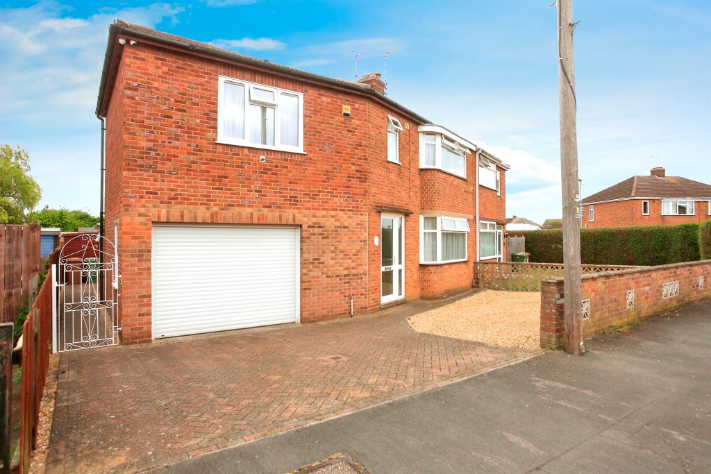 Property photo 2 of 18