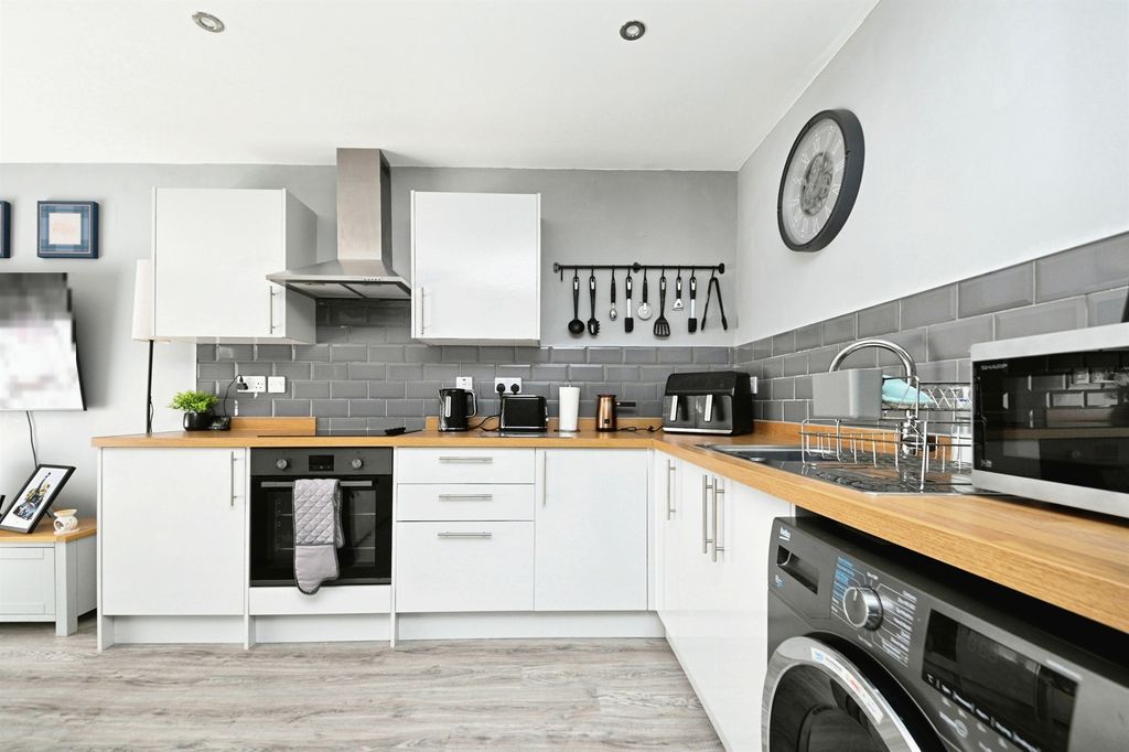 Property photo 3 of 16