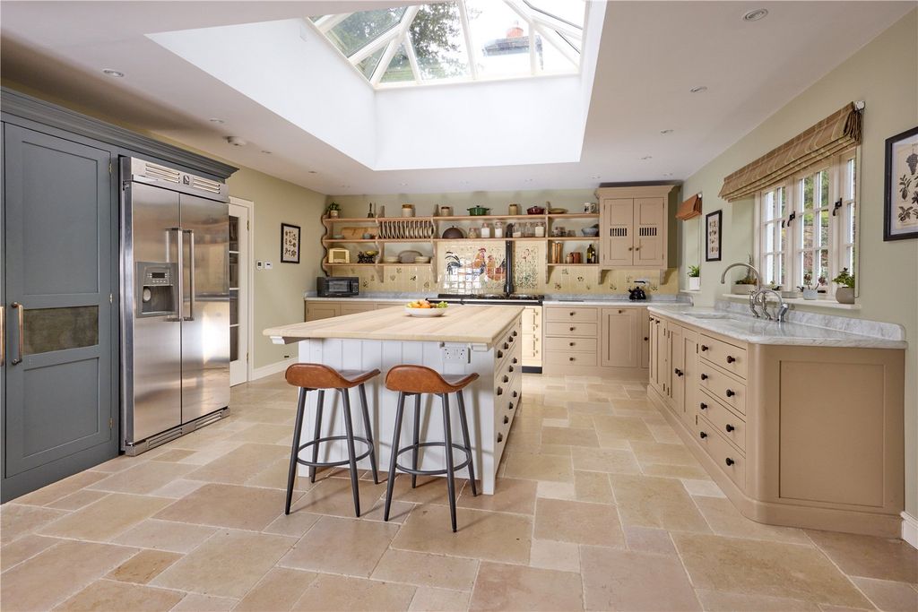 Property photo 2 of 20 Kitchen