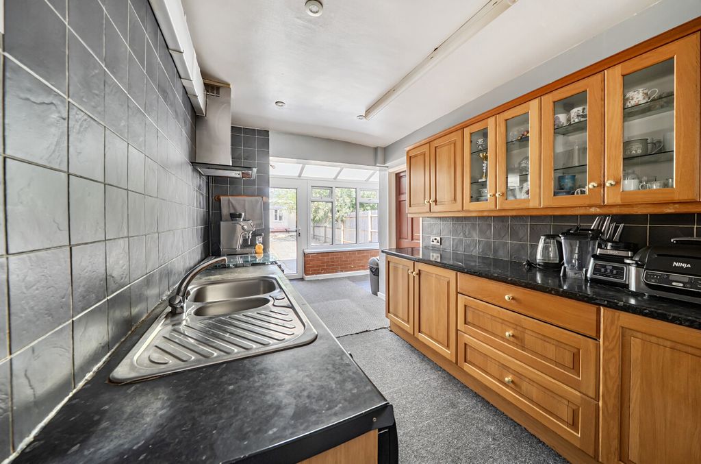 Property photo 3 of 14 Kitchen