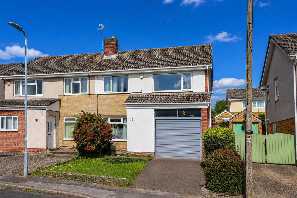 Property photo 1 of 16 Glen Mavis Way