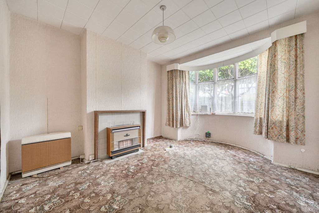 Property photo 2 of 18 1482965-10-6A428E...