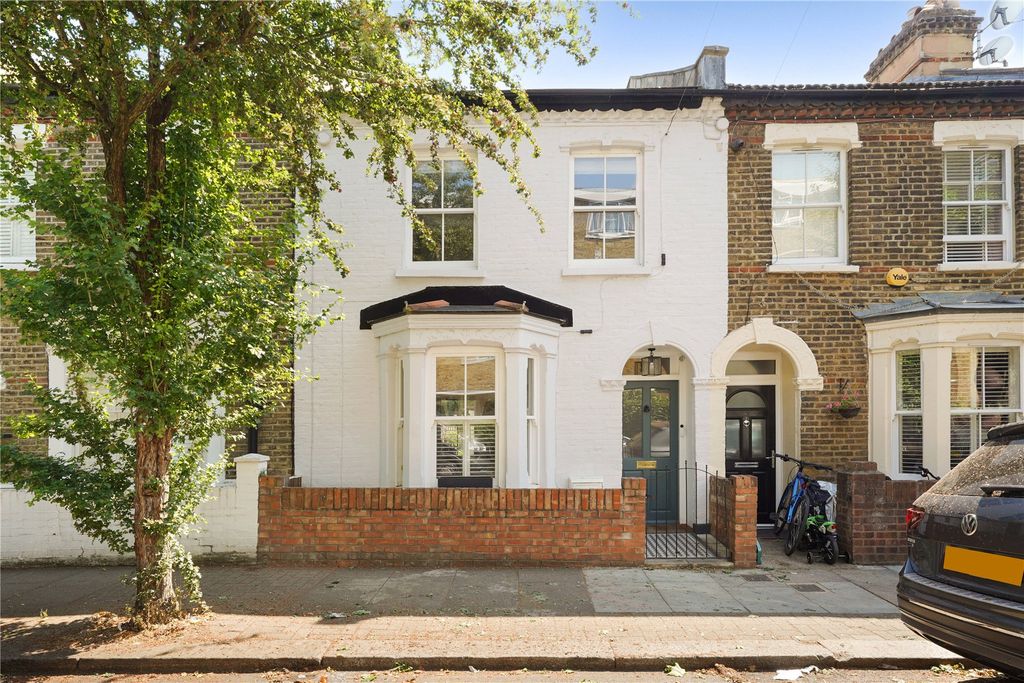 Property photo 1 of 12 15 Trott Street Lond