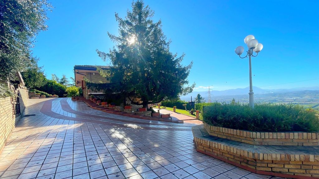 Property photo 2 of 49