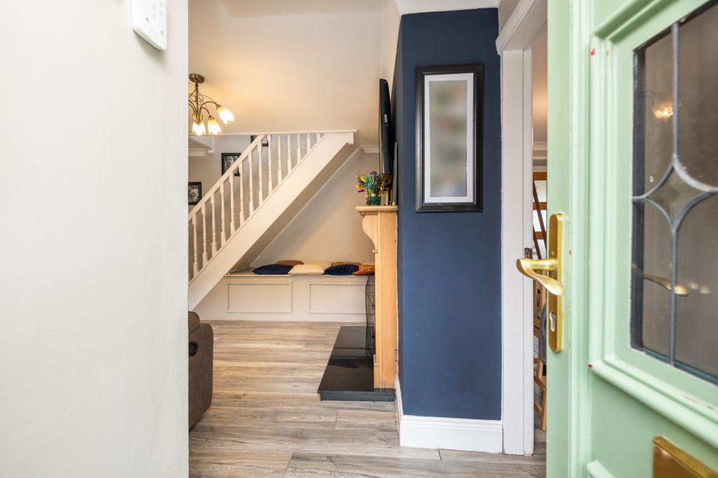 Property photo 2 of 39