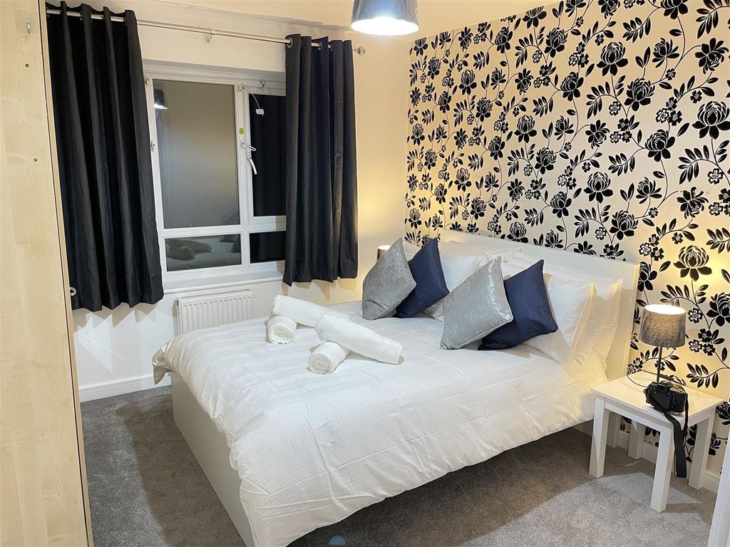 Property photo 1 of 9 Master Bedroom 1.Jpg