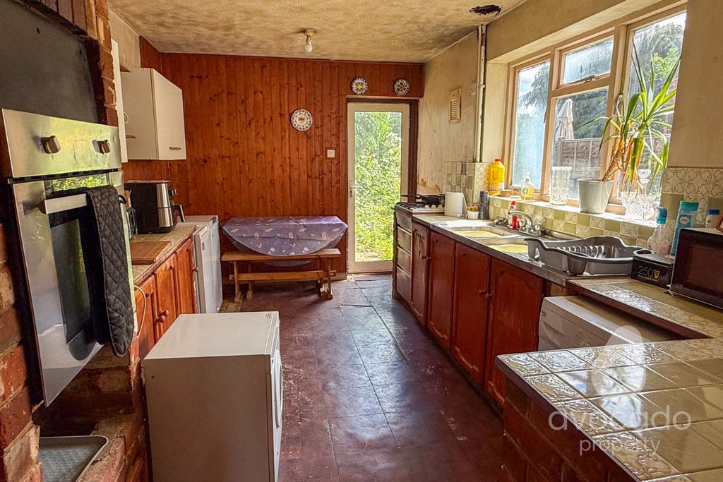 Property photo 3 of 9 4949687