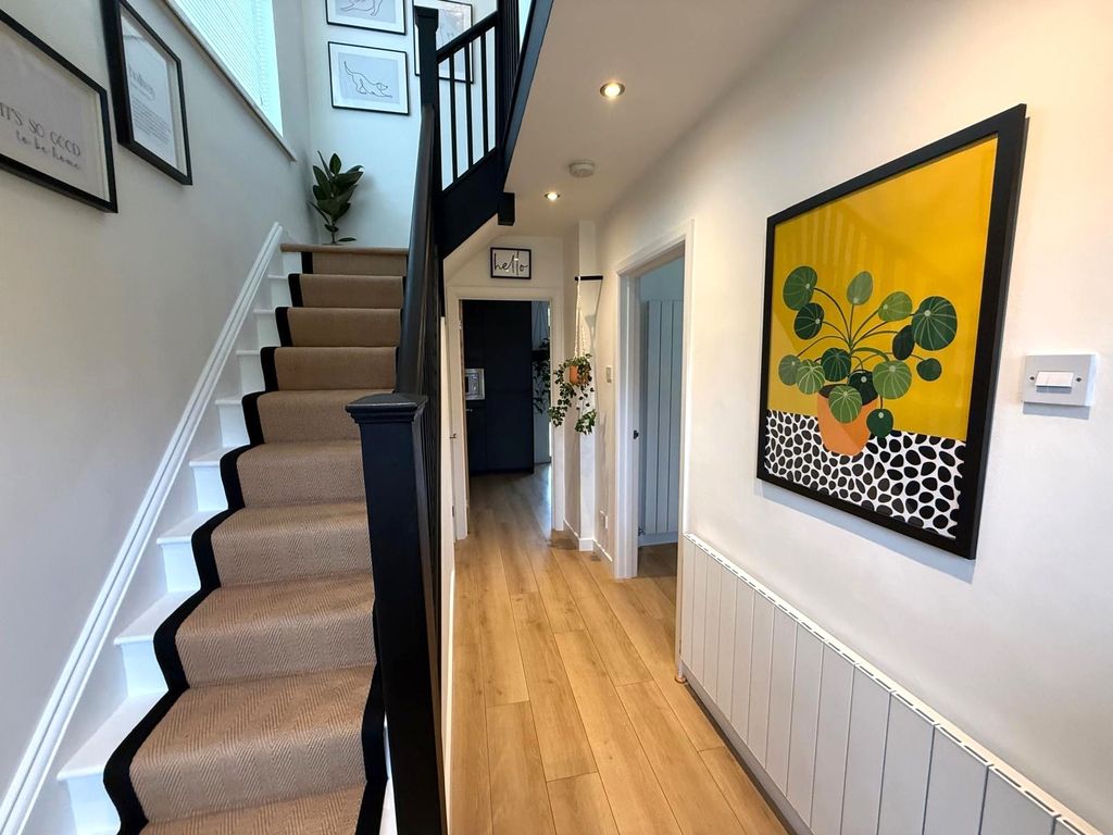 Property photo 2 of 19 Hallway