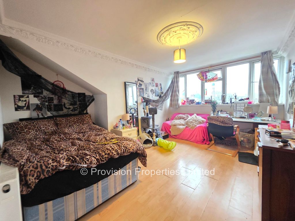 Property photo 3 of 9 Photo