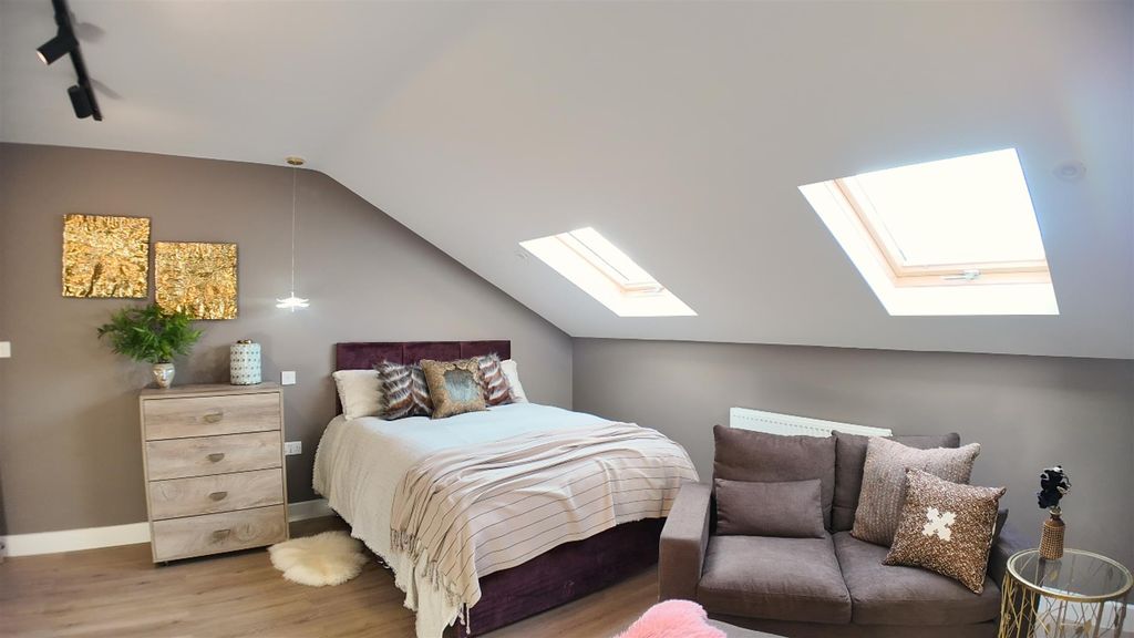 Property photo 2 of 19 Bd5.4.Jpg