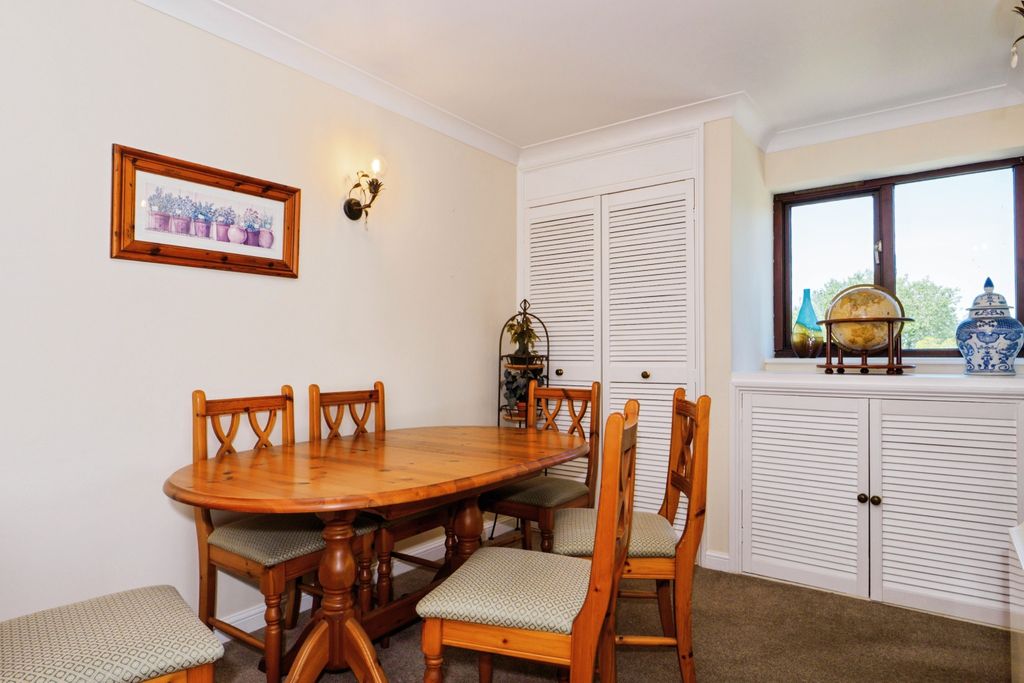 Property photo 3 of 10 Dining Area