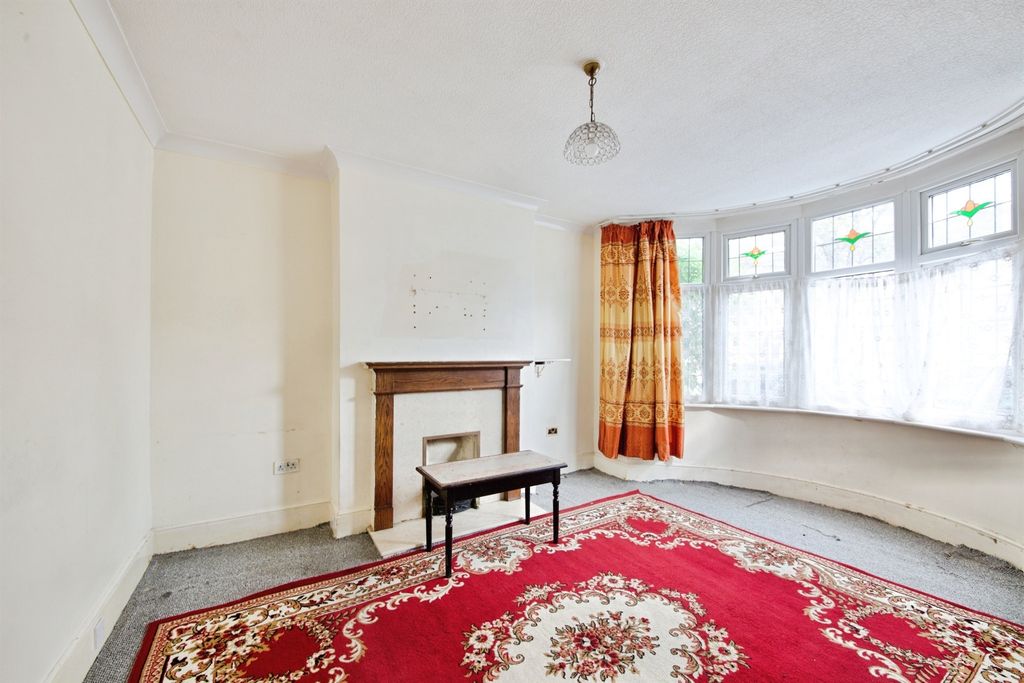 Property photo 3 of 18