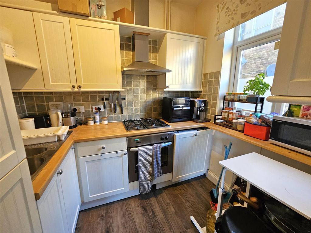 Property photo 2 of 9 Kitchen.Jpg