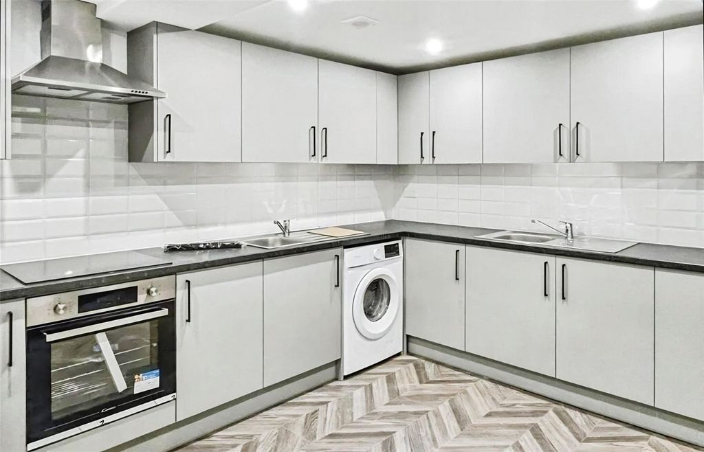 Property photo 2 of 5 Kitchen