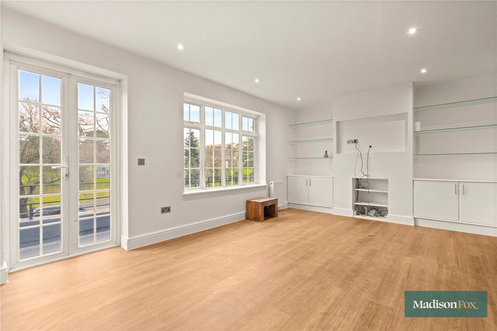 Property photo 2 of 31 Picture No. 15
