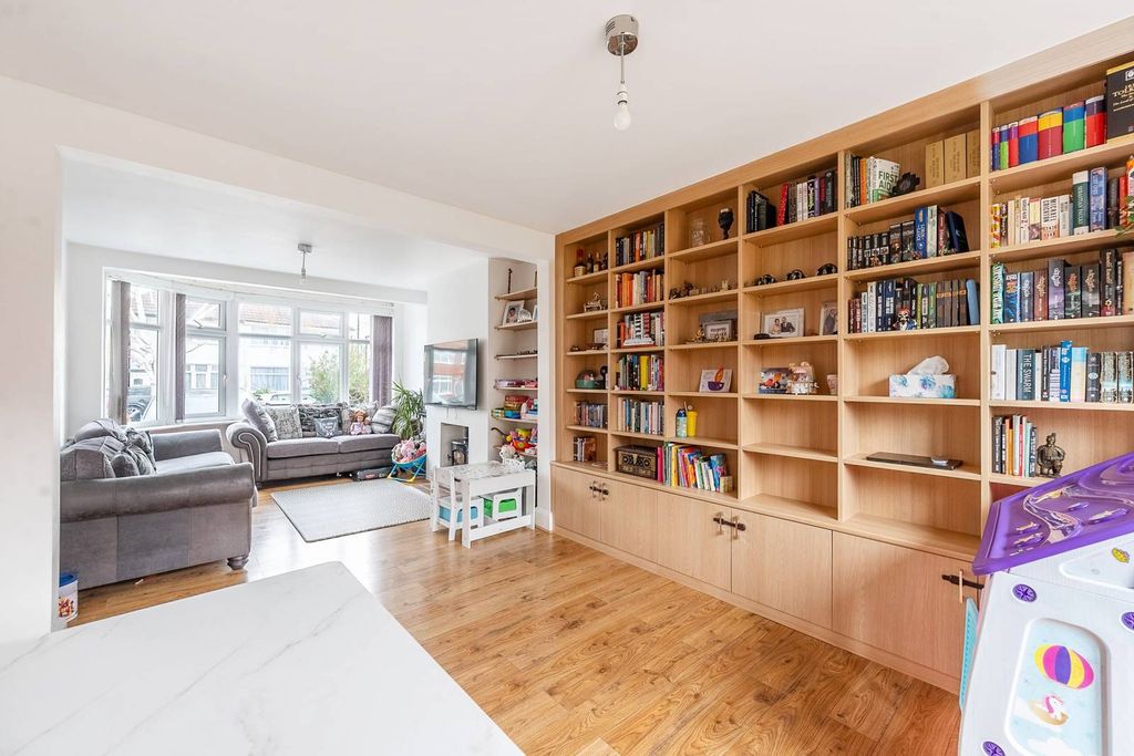 Property photo 3 of 12