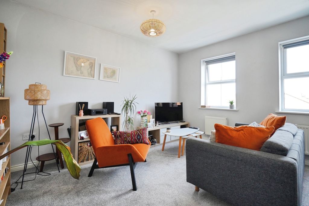 Property photo 2 of 17 Pbox-Img.Jpg
