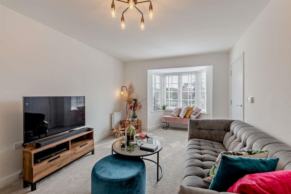 Property photo 3 of 30 8645050-Interior05-800.Jpg