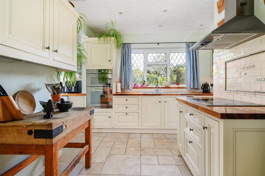 Property photo 2 of 36