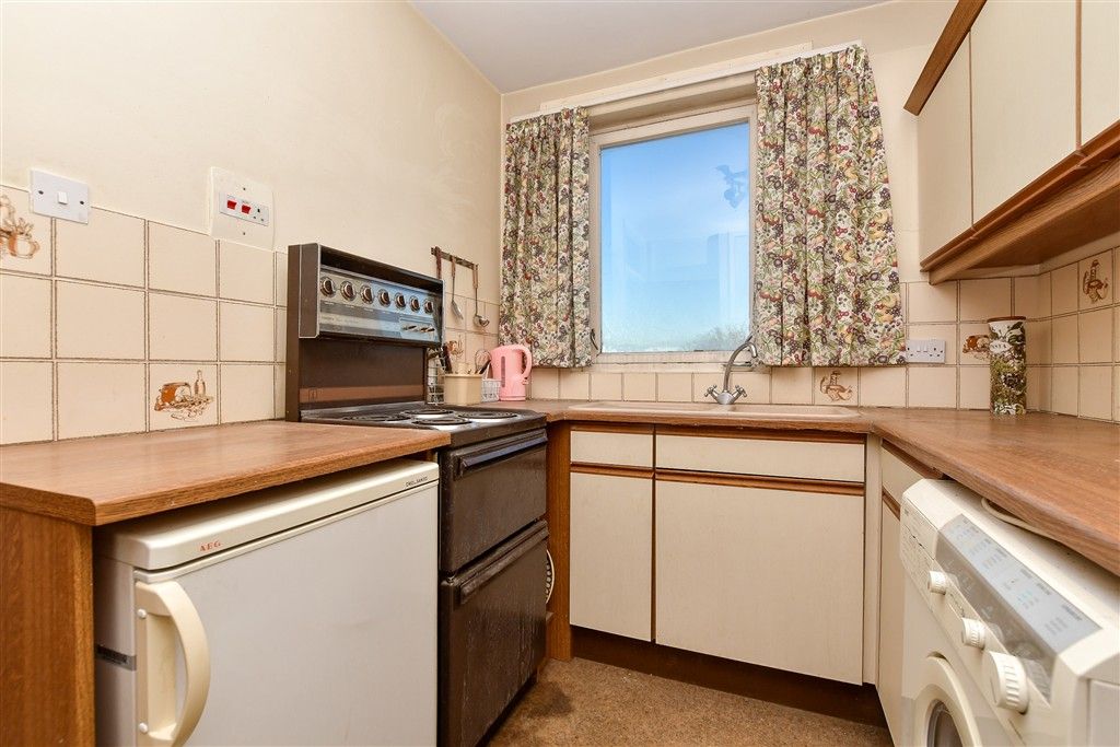 Property photo 3 of 12 Kitchen