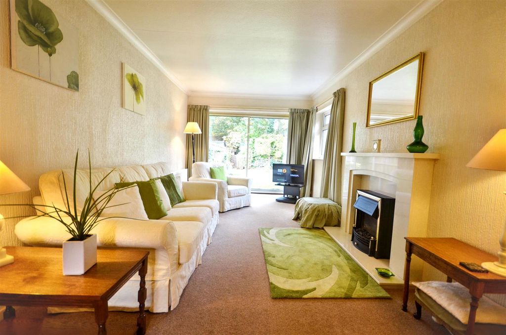 Property photo 2 of 14 Lounge