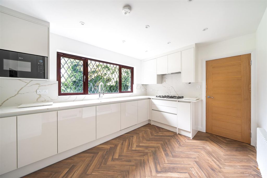 Property photo 3 of 14 Kitchen