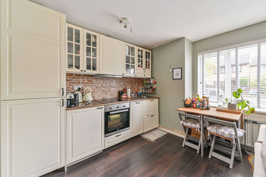 Property photo 3 of 7