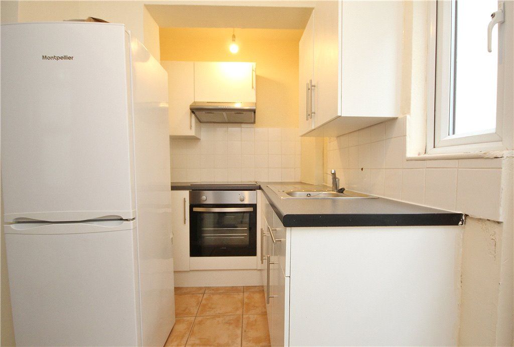 Property photo 2 of 7 Kitchen