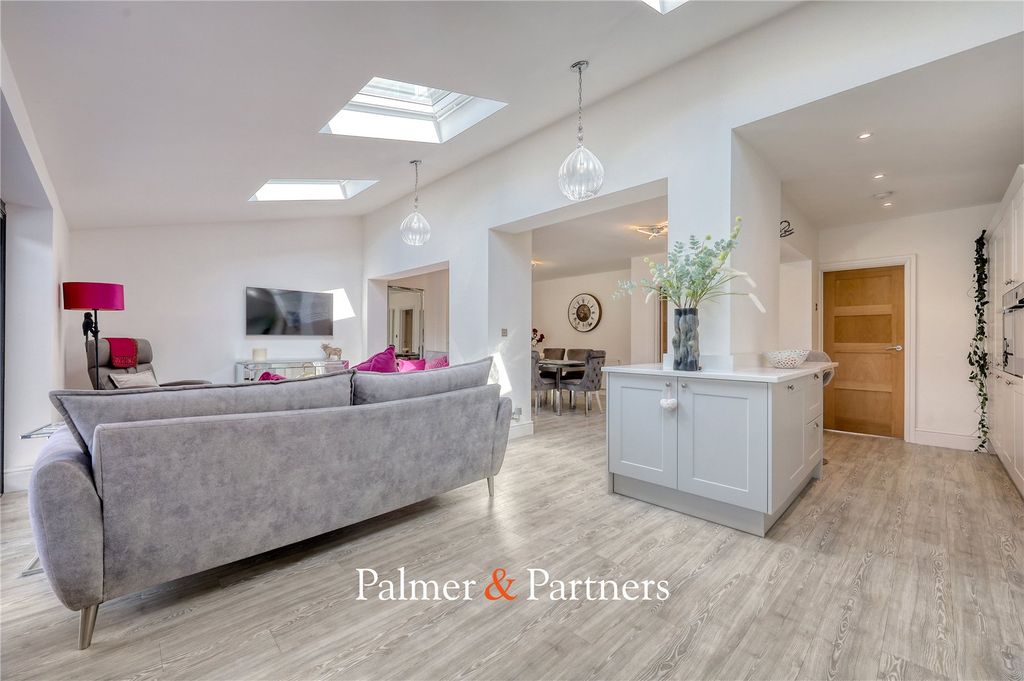 Property photo 3 of 32 Picture No. 23