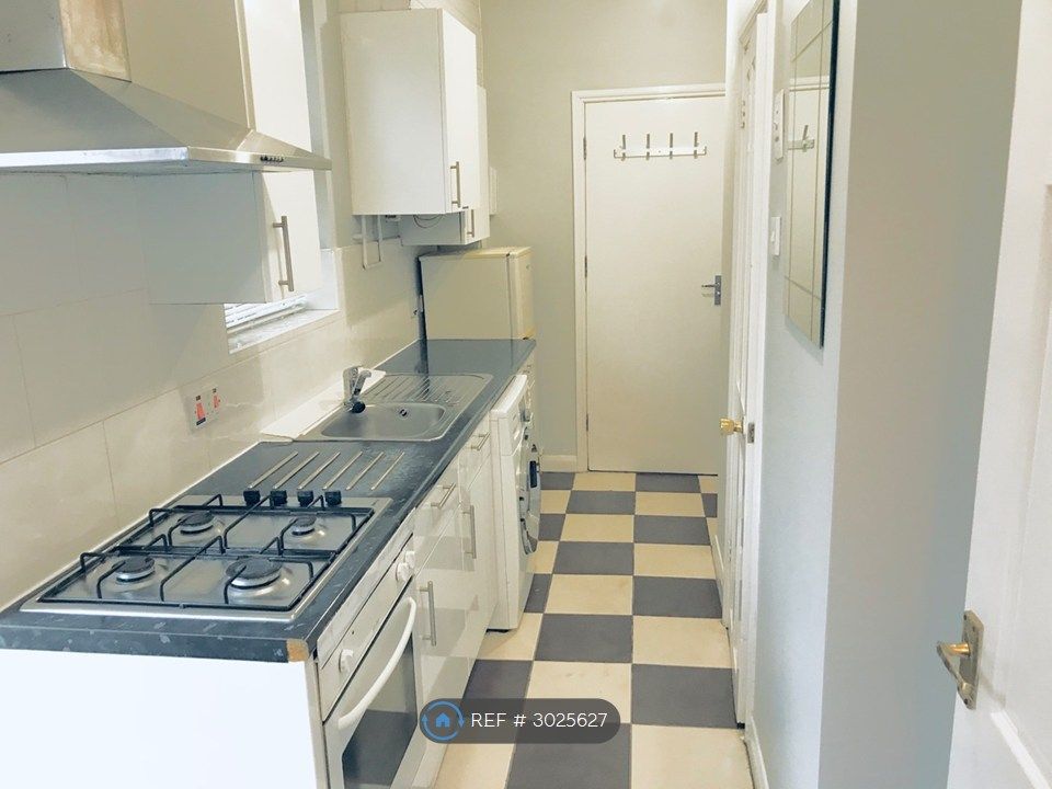 Property photo 2 of 6 Kitchen
