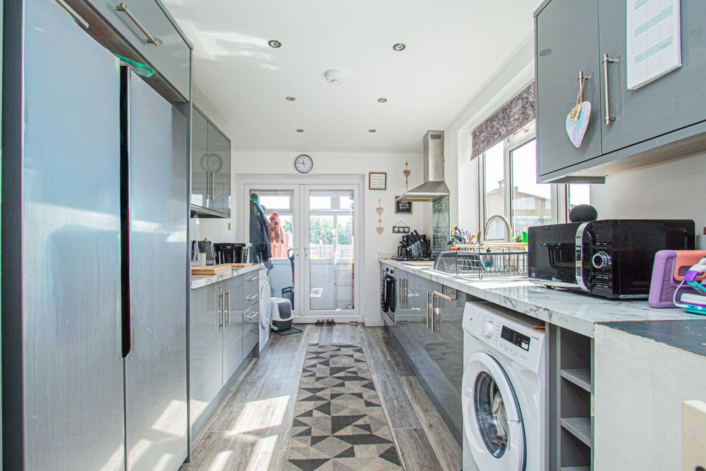 Property photo 3 of 12 Kitchen Area